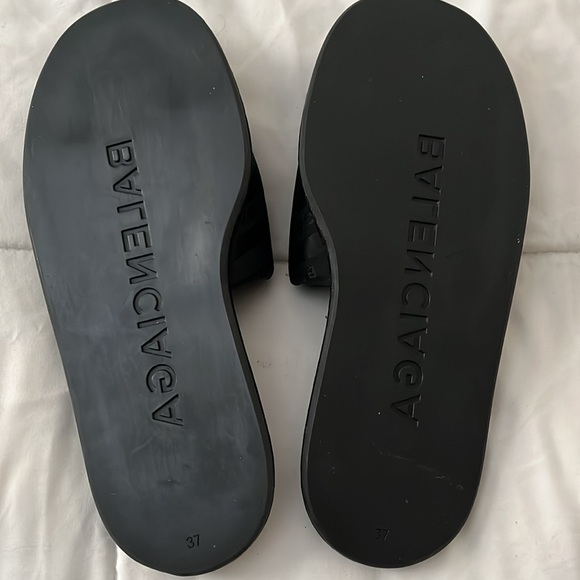 Balenciaga Slides - Picture 2 of 3
